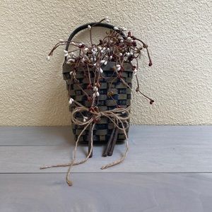 Primitive style basket